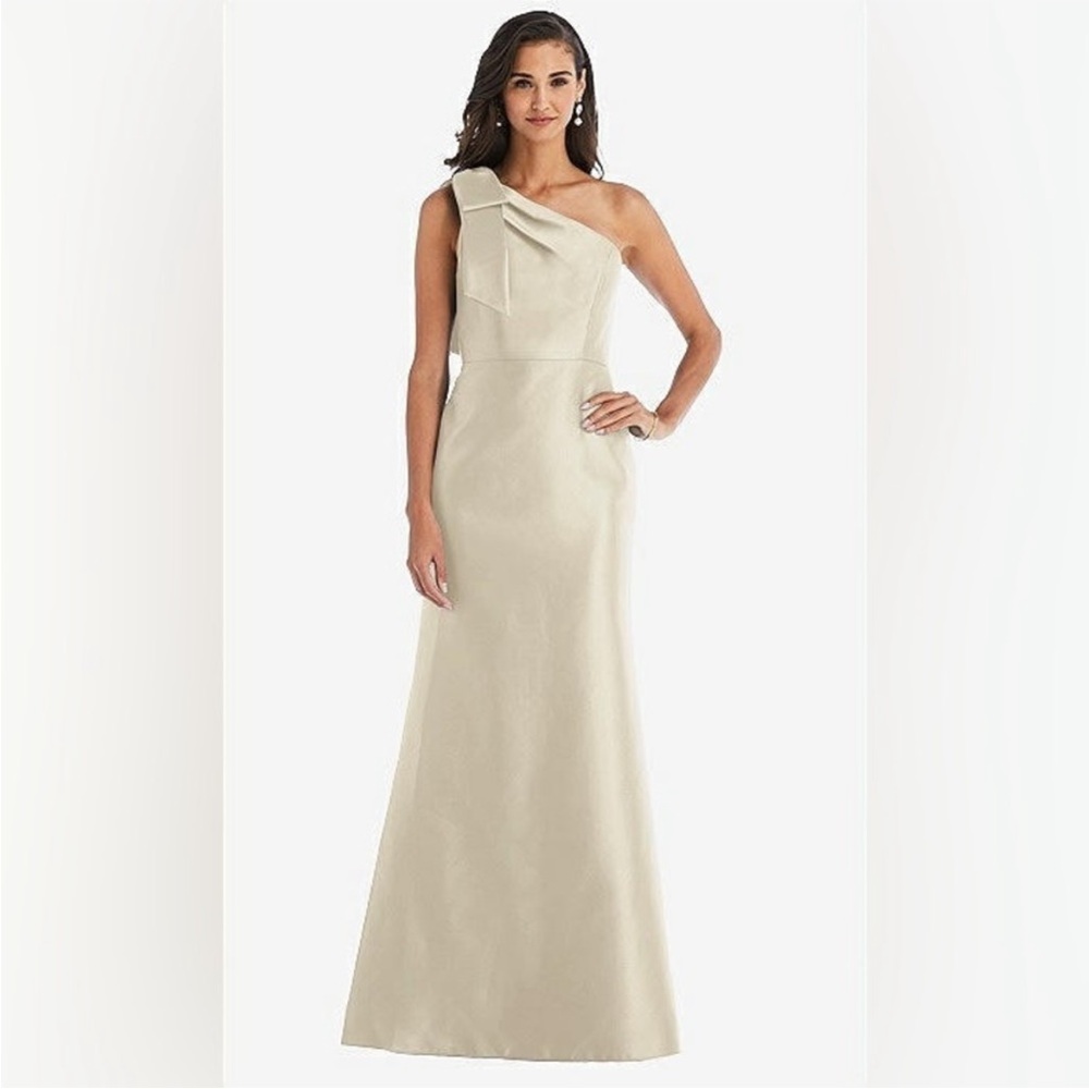 ALFRED SUNG BOW ONE-SHOULDER SATIN TRUMPET GOWN IN CHAMPAGNE